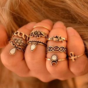 Boho gold ring set!